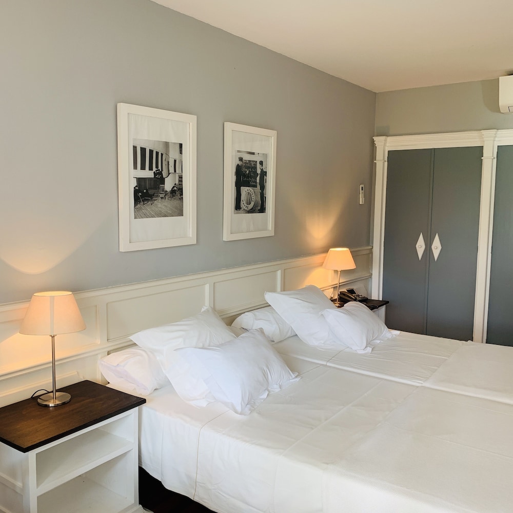 Room, Terrace, City View