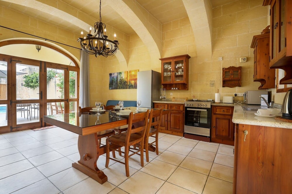 Villa photo 3