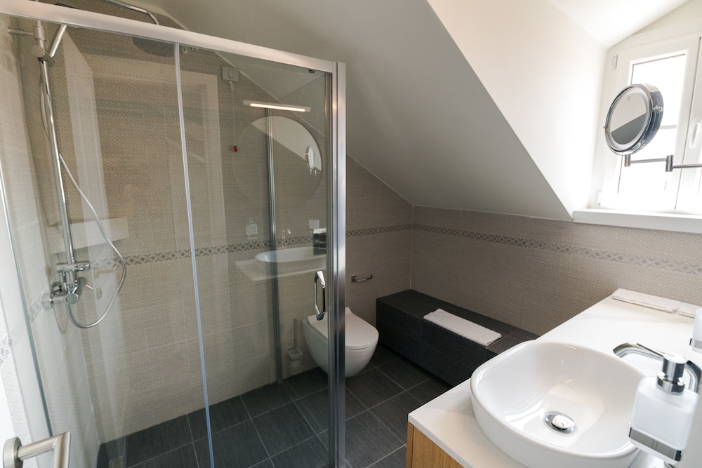 Superior Suite - Photo 10