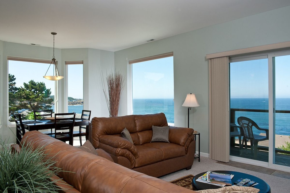 Top Floor Condo, 2 Bedrooms, Kitchen, Ocean View (Snuggle Up) photo 2