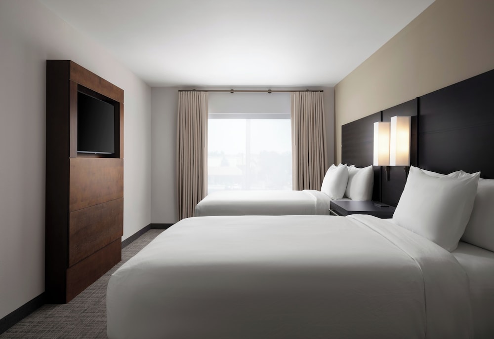 Suite, 1 Bedroom (Mobility/Hearing Accessible, Tub) photo 2