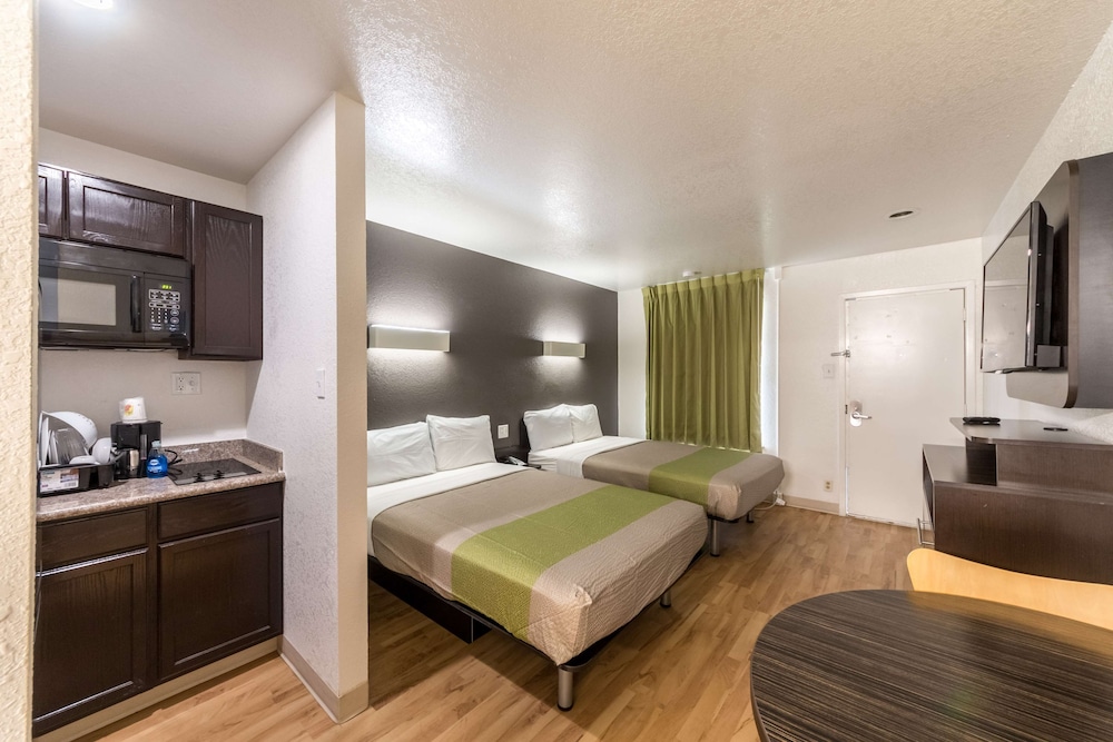 Deluxe Suite, 2 Double Beds, Non Smoking, Kitchenette - Photo 4