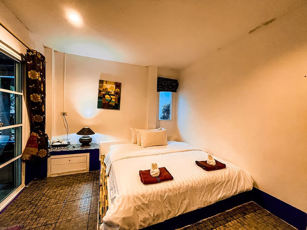 Standard Single Room, 1 King Bed, Non Smoking, Balcony