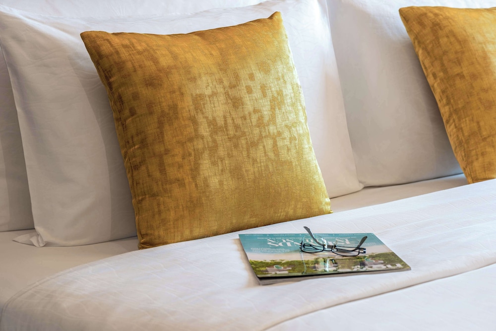 Battuta Suite, Evening Drinks & Canapes Section, Free Shuttle To Public Beach
