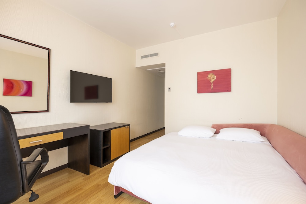 Executive Suite, 1 King Bed With Sofa Bed photo 3