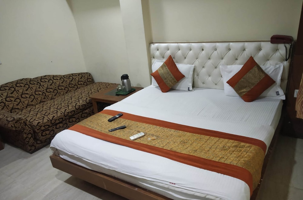 Deluxe Triple Room, 1 Double Bed, Non Smoking, City View