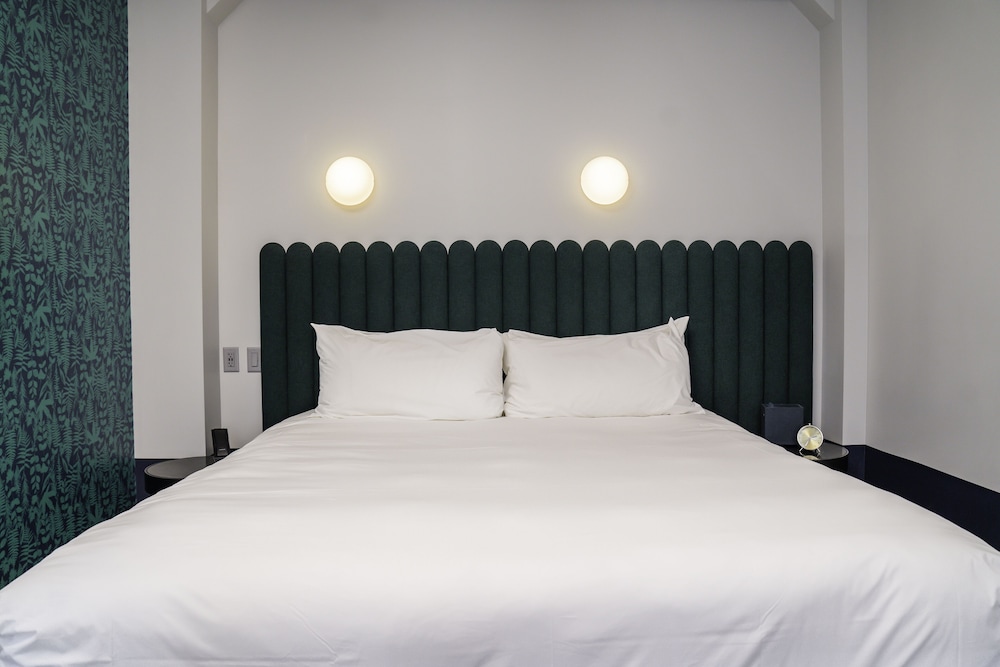 Standard Room, 1 King Bed (King Bedroom) - Photo 1