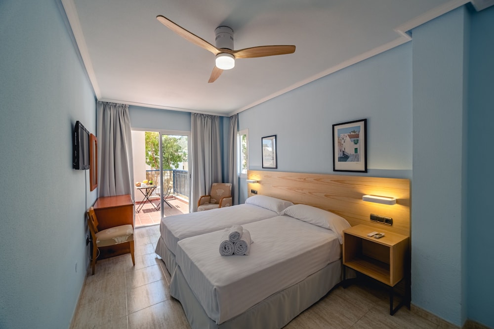 Standard Triple Room, Terrace (Doble) photo 3