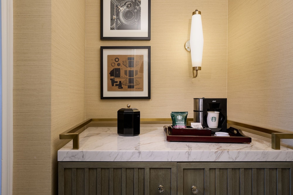 Suite, 1 Bedroom - Photo 1