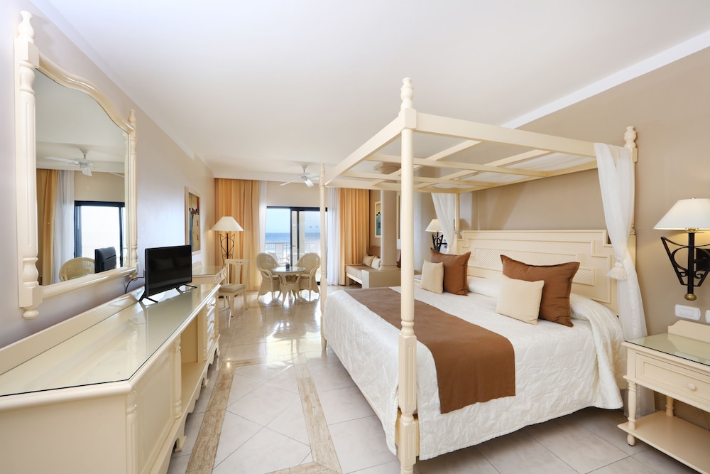 Junior Suite, Oceanfront (Deluxe - Adults Only)