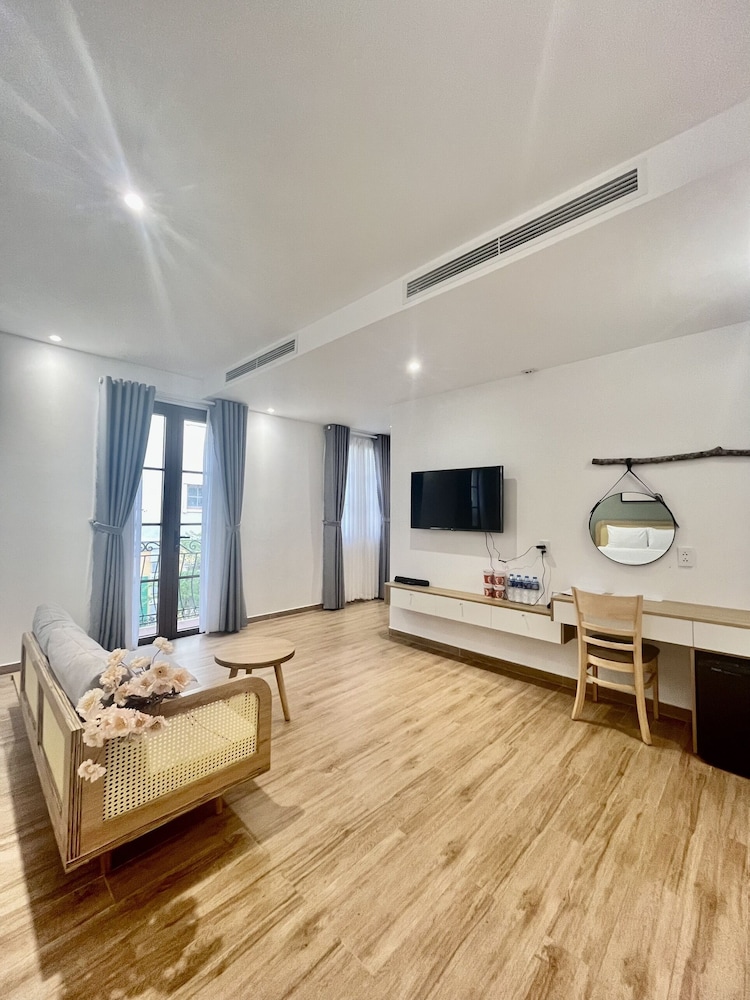 Family Room, 2 Queen Beds, Non Smoking, City View