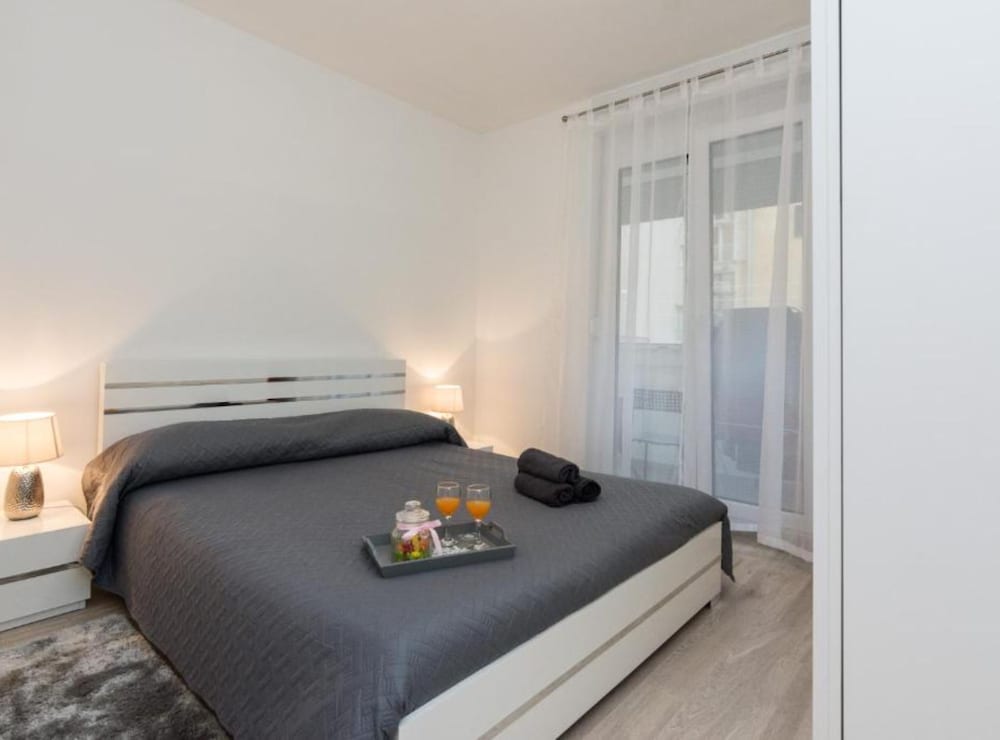 Apartment (Standard One Bedroom Apartment with B)