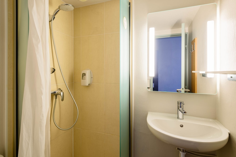Twin Non-Smoking Room photo 2