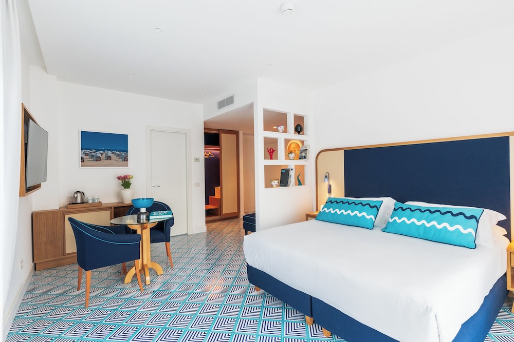 Deluxe Room - Photo 5