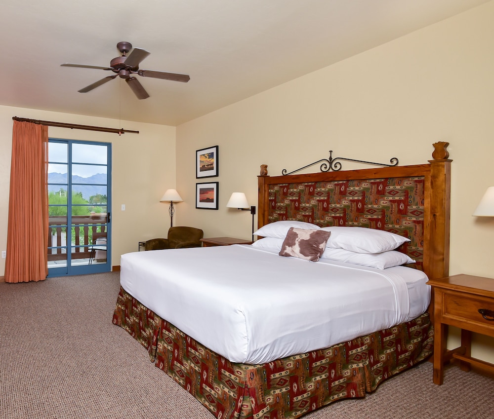 Deluxe One King Bed Accessible - Photo 2
