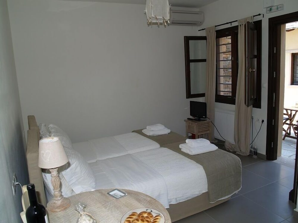 Studio, 2 Twin Beds photo 1