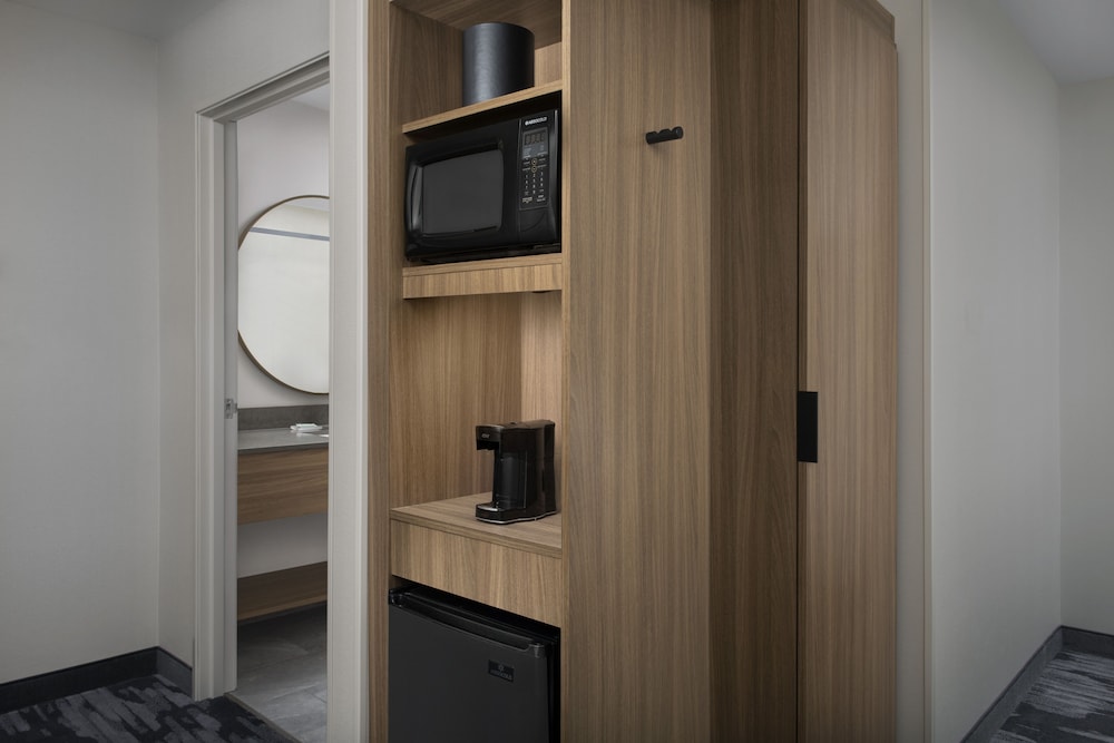 Room, 2 Queen Beds (Mobility Accessible, Tub) - Photo 1