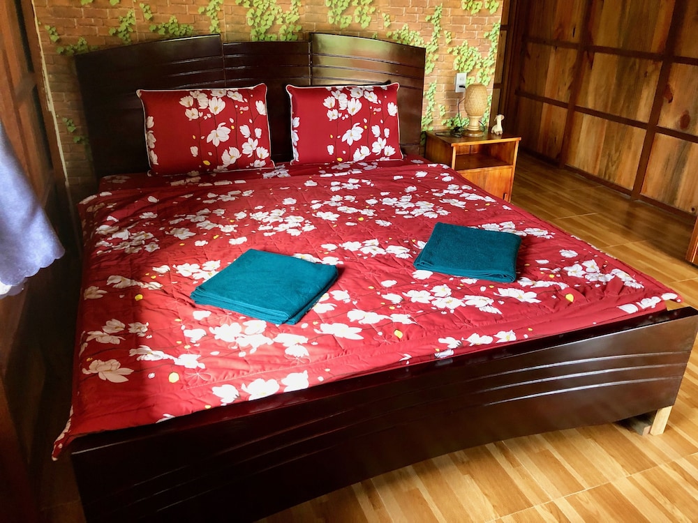 Superior Bungalow, 1 King Bed, Garden View