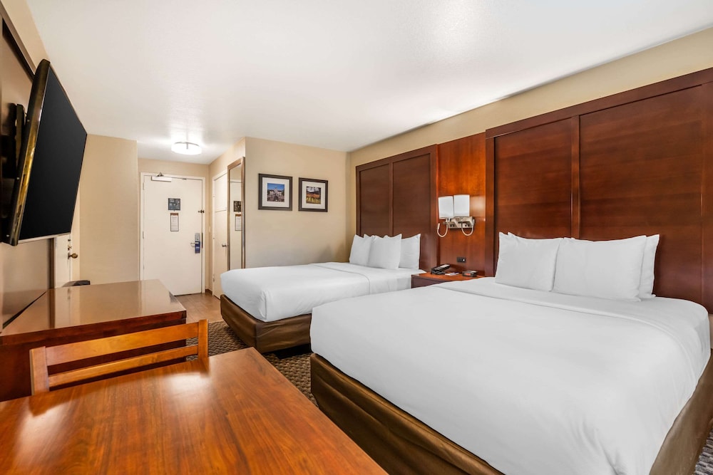 Standard Room, 2 Queen Beds, Non Smoking - Photo 3
