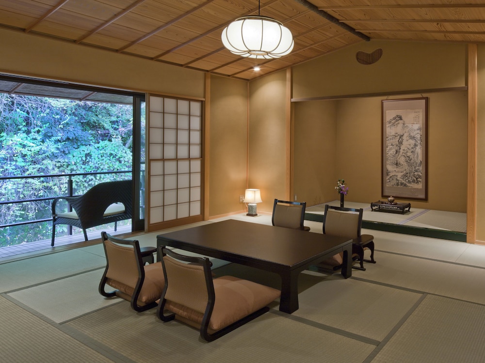 Japanese Room with Semi Open-Air Onsen (Riverside, Futon Bedding) photo 2