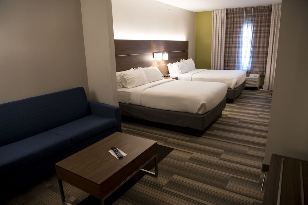 Suite, 2 Queen Beds (Addl Living Area) photo 2