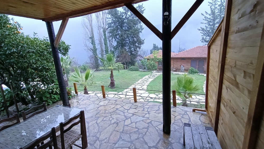 Economy Quadruple Room, Patio, Garden View, photo 6
