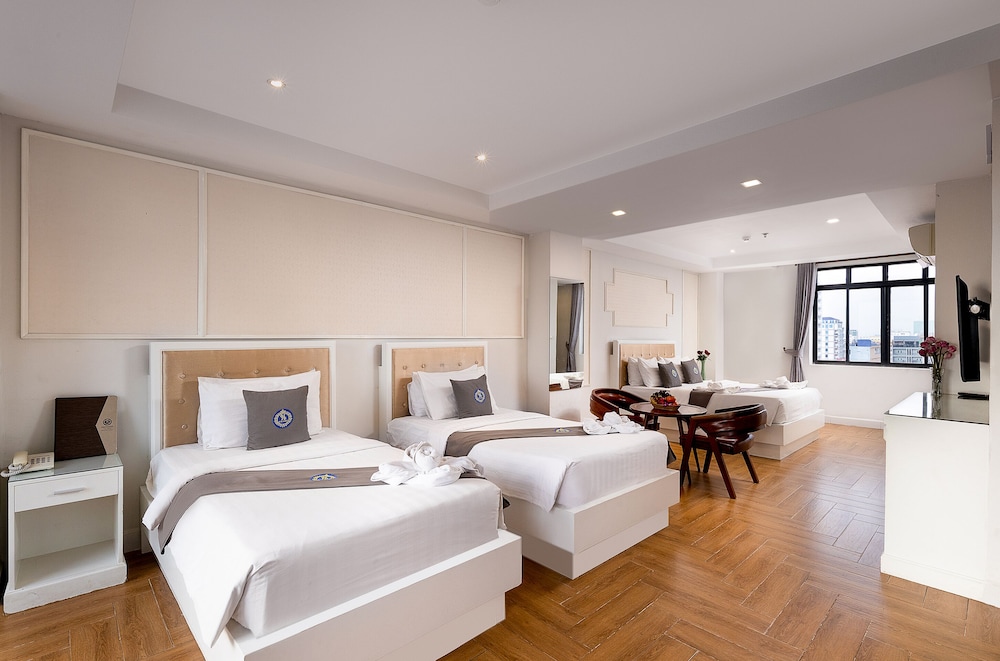 Deluxe Family Room - Photo 1