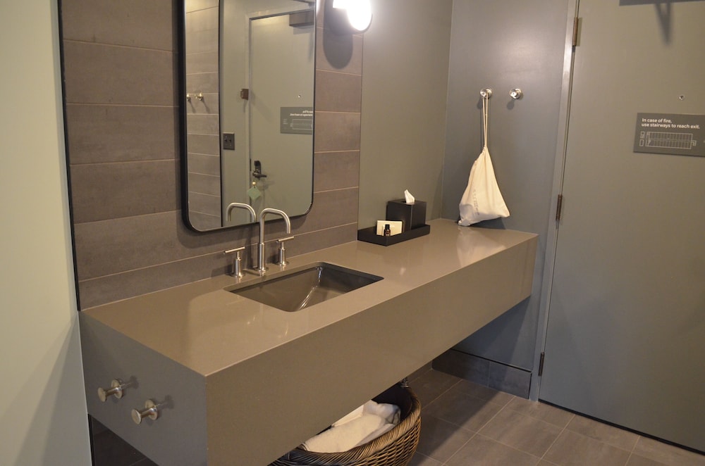 Stonebreaker Hotel, Foto 12