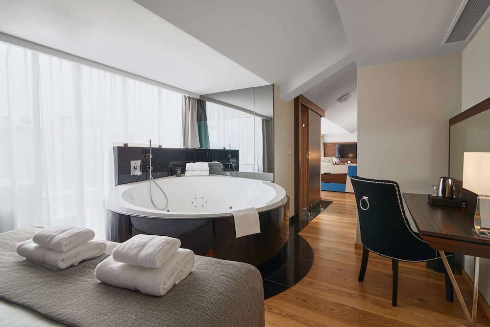 Panoramic Suite, Terrace (with Spa Bath)