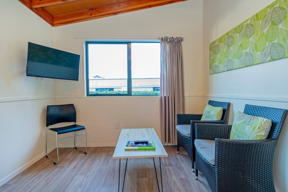Two Bedroom Cabin - Photo 4