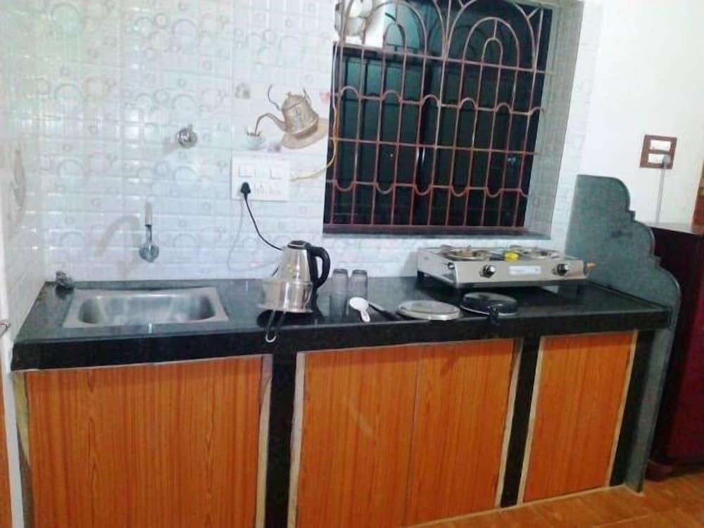 Standard Studio, 1 Queen Bed, Kitchen, Beachside photo 3