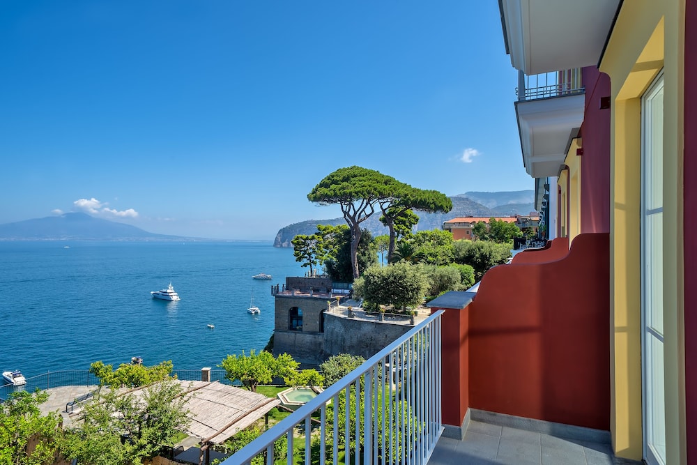 Deluxe Room, Balcony, Sea View - Photo 4