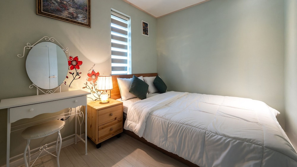 Basic Room, 2 Bedrooms (Room 202 (Duplex 6 Pax/Private BBQ))