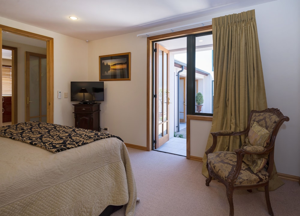 Premier Suite, 1 King Bed, Private Bathroom photo 1