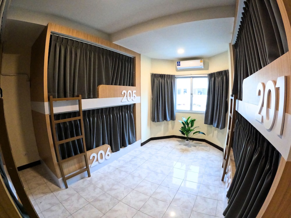 Female 6 beds Dormitory photo 1