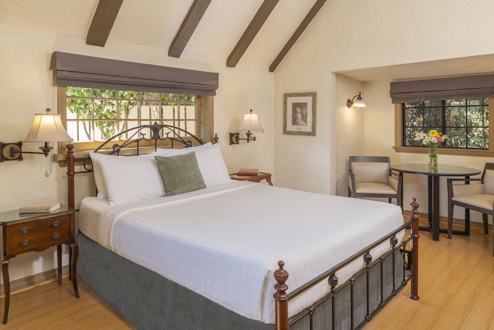 Suite, 1 Queen Bed (GARDEN COTTAGE) - Photo 1