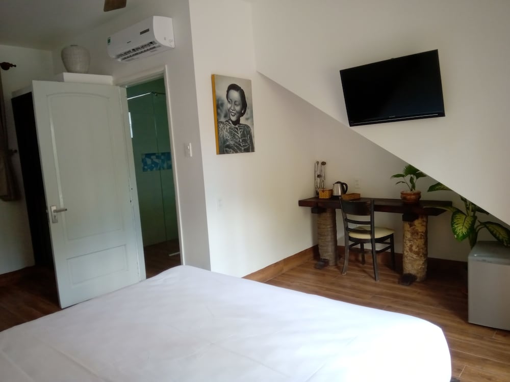 Economy Double Room (The Bohemian) photo 2