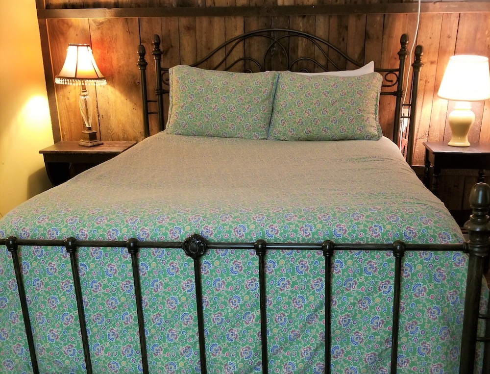 Standard Cabin, 1 Queen Bed photo 2
