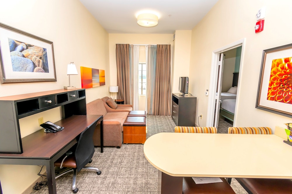Suite, 1 Bedroom, Kitchen - Photo 18