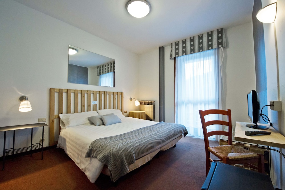 Economy Double or Twin Room photo 3