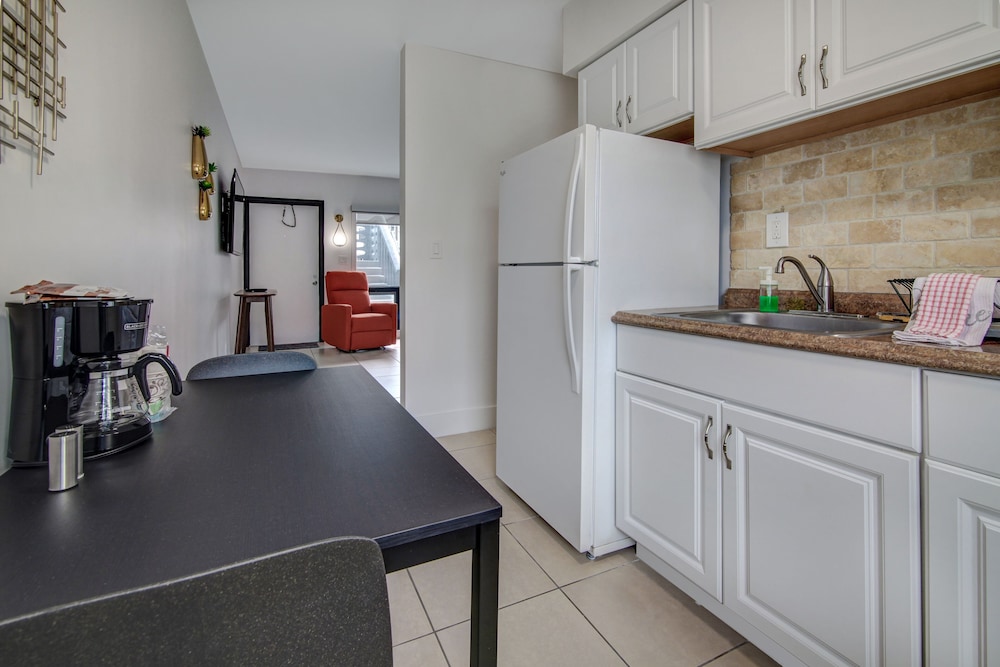Deluxe Studio Suite, 2 Queen Beds, Kitchen, photo 6