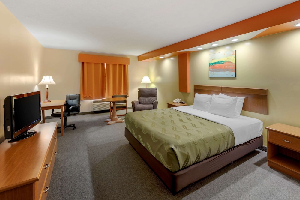 Standard Room, 1 King Bed, Non Smoking photo 1