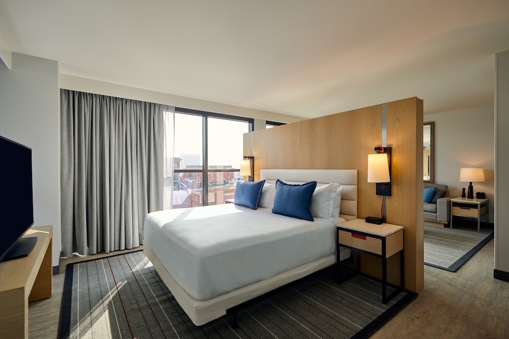 Suite, 1 Bedroom, Balcony