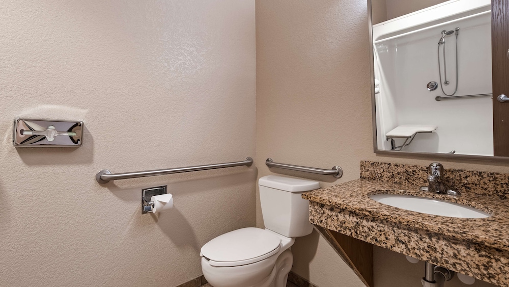 Standard Room, 1 Queen Bed, Accessible, Non Smoking (Walk-In Shower) photo 3