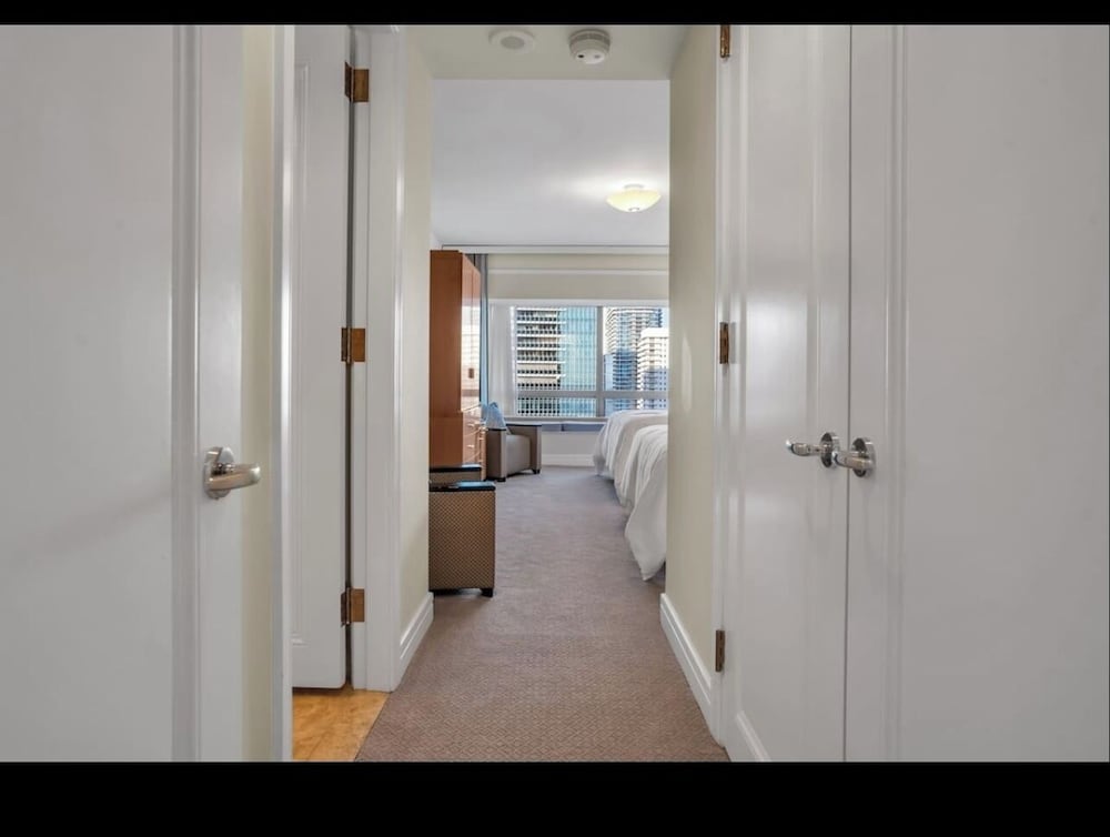 Luxury Suite, Partial Ocean View photo 3