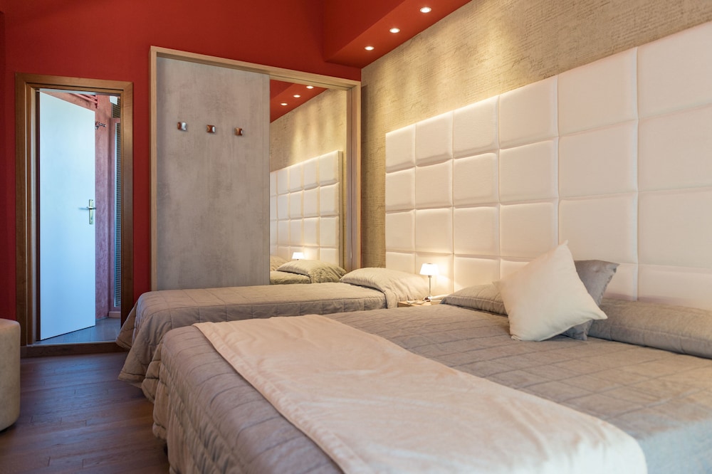 Double Room (with extra bed) - Photo 7