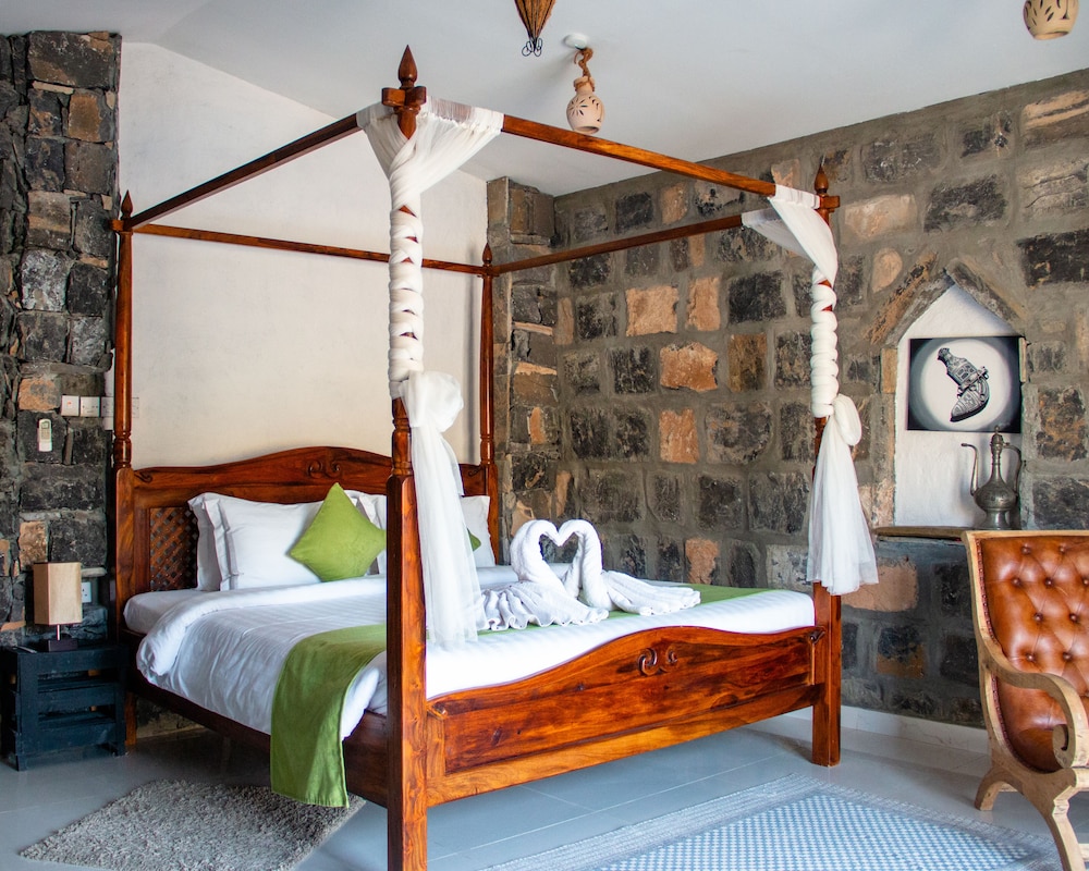 Signature Suite, 1 King Bed, Non Smoking, Valley View