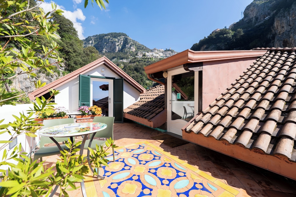 Double Room with Attic, Sea View and External Terrace thumbnail 6