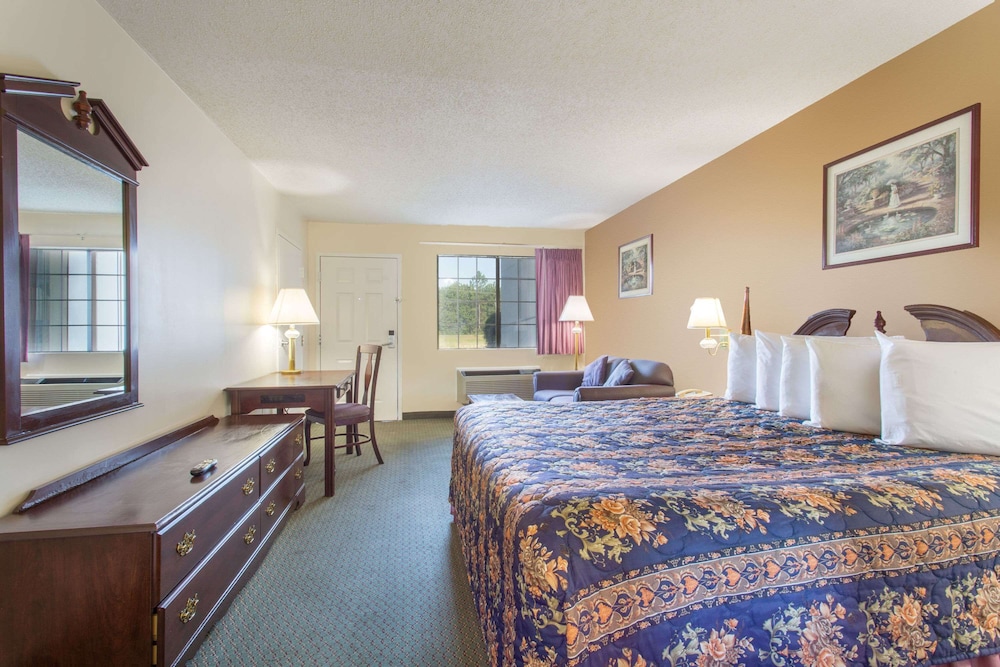 Room, 1 King Bed, Non Smoking - Photo 1