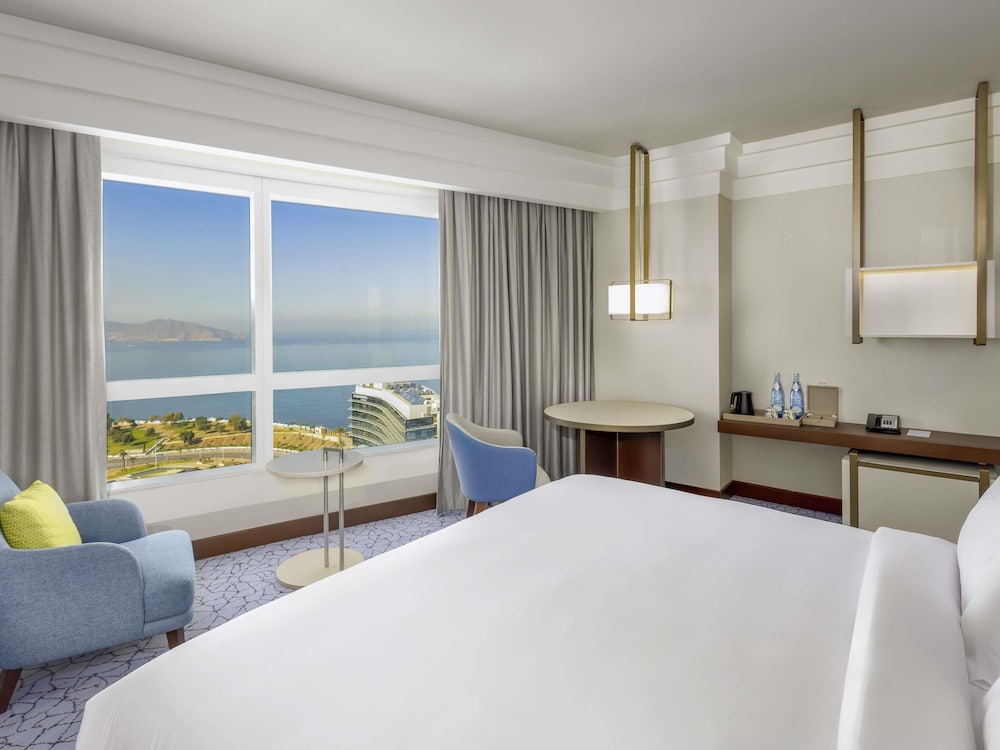 Superior Room, 1 King Bed, Sea View photo 1
